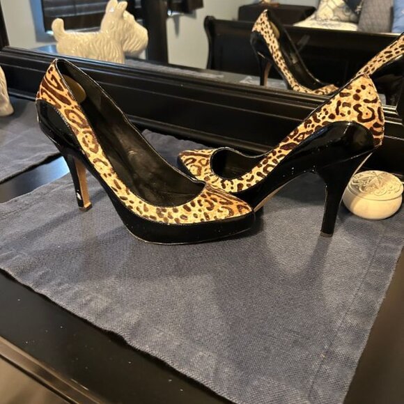 White House Black Market Women's 9 1/2M Leather Marigold Cheetah  Stilletto - Picture 3 of 6